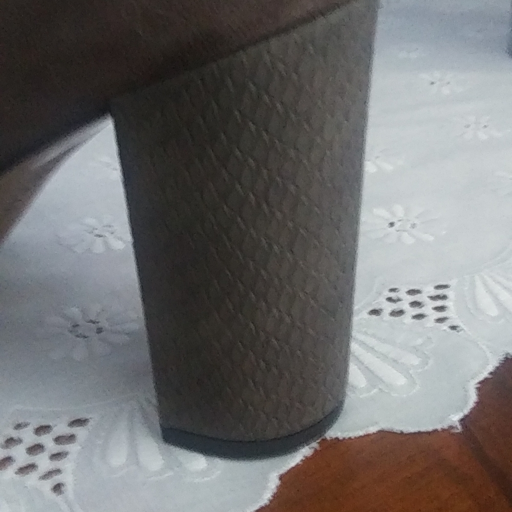 Shoes - Picture 3 of 4